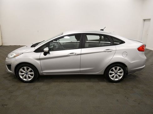 Used 2013 Ford Fiesta SE image 4