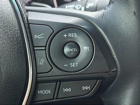 Used 2018 Toyota Camry SE FWD image 19