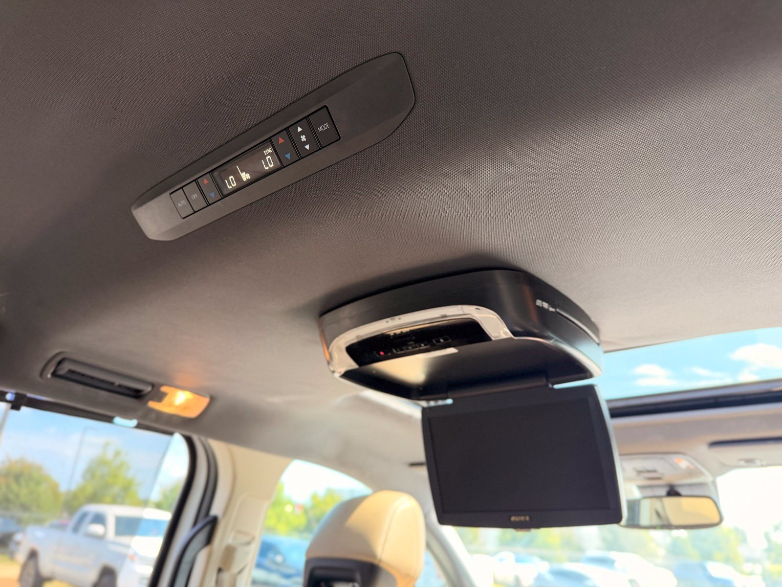 Used 2021 Toyota Sienna XLE FWD image 29