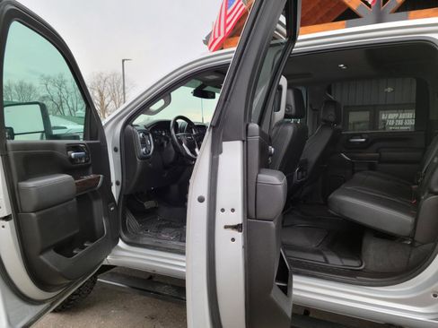 Used 2021 GMC Sierra 3500 SLT w/ SLT Preferred Package image 7