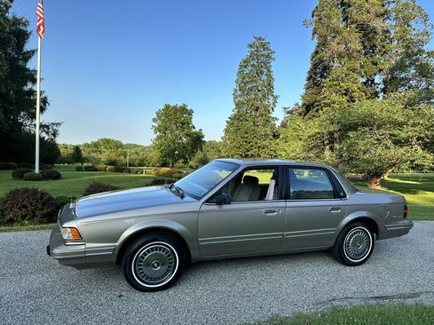 Used 1996 Buick Century Sedan FWD image 5