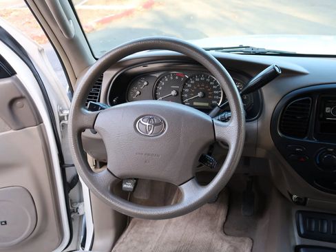 Used 2006 Toyota Sequoia SR5 image 24