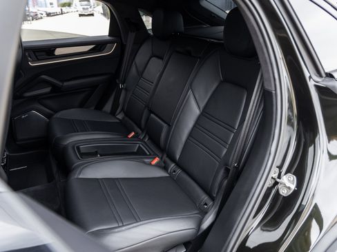 Certified 2024 Porsche Cayenne Turbo GT image 47