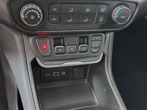Used 2019 GMC Terrain SLE AWD/4WD image 15