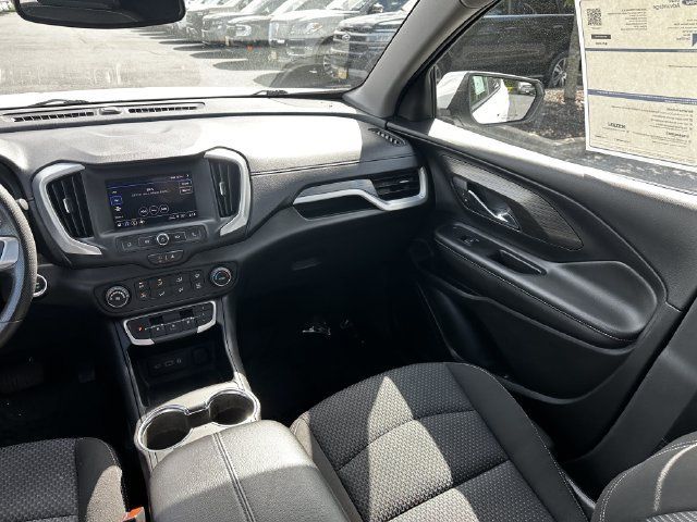 Used 2024 GMC Terrain SLE FWD image 17
