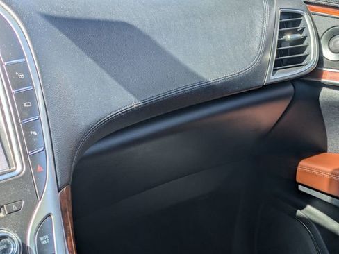 Used 2018 Lincoln MKX Reserve w/ Driver Assistance Package FWD image 22