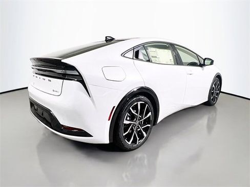 New 2025 Toyota Prius Plug-In Hybrid image 3