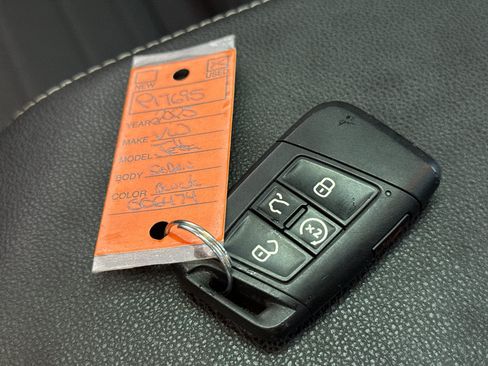 Used 2025 Volkswagen Jetta SE FWD image 34