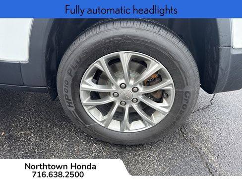 Used 2019 Jeep Cherokee Latitude Plus w/ Comfort/Convenience Group image 12