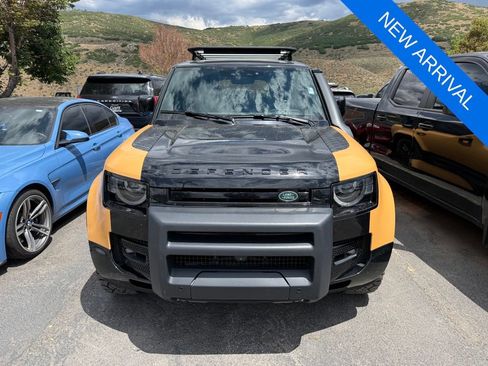 Used 2022 Land Rover Defender 110 X-Dynamic SE AWD/4WD image 2