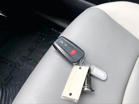 Used 2021 Toyota RAV4 XLE Premium FWD image 11