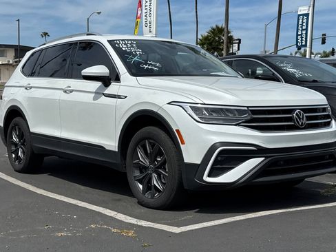 Used 2023 Volkswagen Tiguan SE image 2