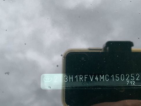 Used 2021 Toyota RAV4 LE image 20