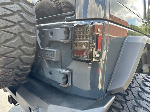 Used 2018 Jeep Wrangler Unlimited Sahara AWD/4WD image 45