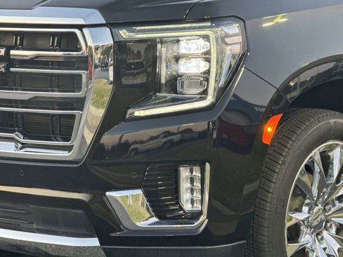 Used 2022 GMC Yukon XL SLT w/ SLT Premium Package image 6