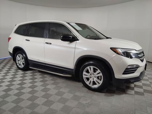Certified 2017 Honda Pilot LX image 7