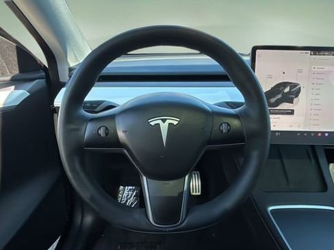 Used 2024 Tesla Model Y Performance image 11