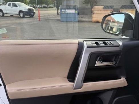 Used 2016 Toyota 4Runner SR5 Premium AWD/4WD image 13