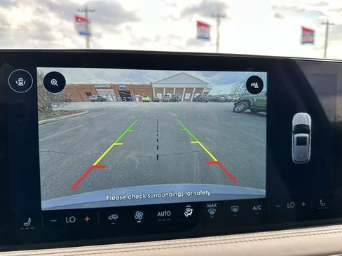 Used 2025 Lincoln Corsair AWD image 25