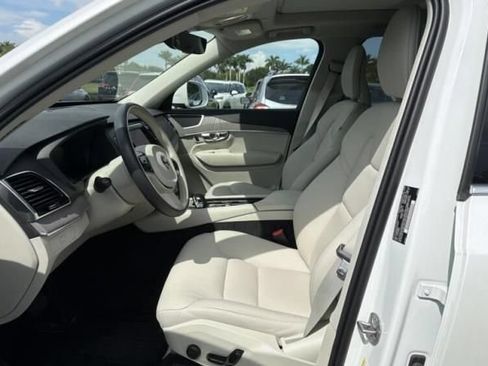 Used 2025 Volvo XC90 B6 Plus w/ Protection Package Premier AWD/4WD image 4