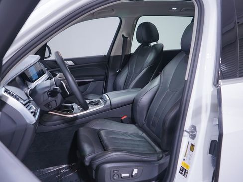 Used 2022 BMW X7 xDrive40i w/ Parking Assistance Package image 7