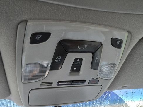 Used 2012 Toyota Sienna XLE w/ Premium Pkg image 28