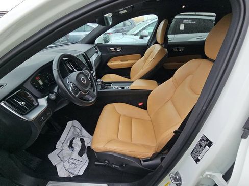 Used 2018 Volvo XC60 T5 Momentum w/ Convenience Package AWD/4WD image 7
