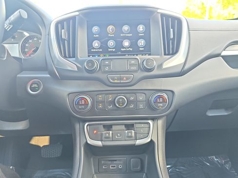 Used 2024 GMC Terrain SLT AWD/4WD image 18