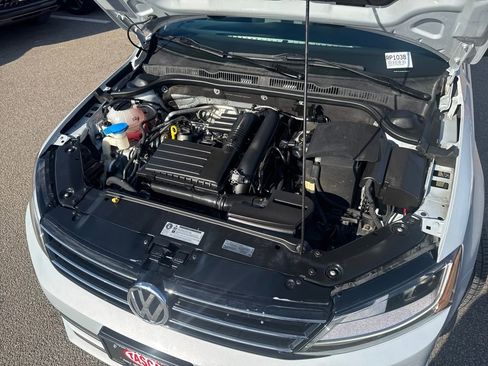 Used 2017 Volkswagen Jetta S image 41