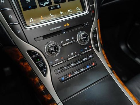 Used 2018 Lincoln MKX Reserve image 28