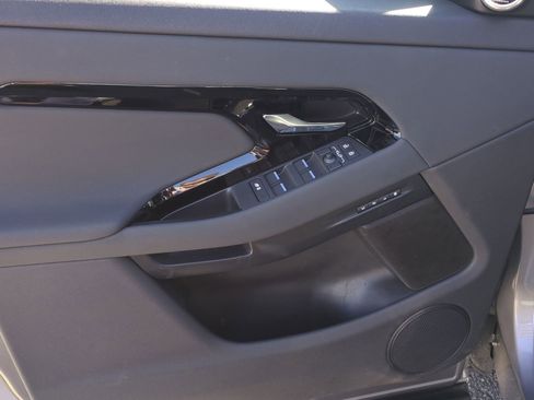 Used 2024 Land Rover Range Rover Evoque S image 11