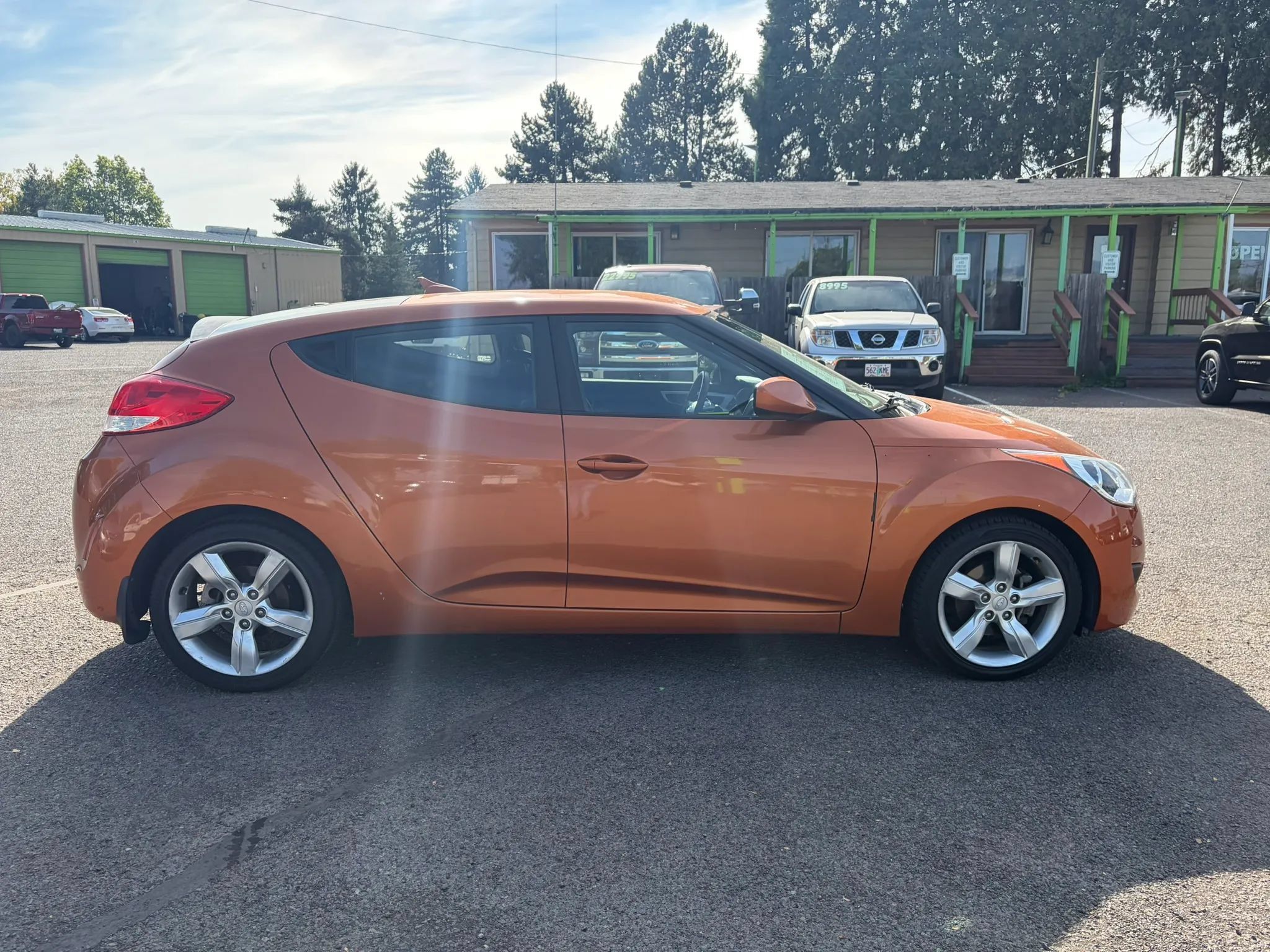Used 2015 Hyundai Veloster FWD image 2