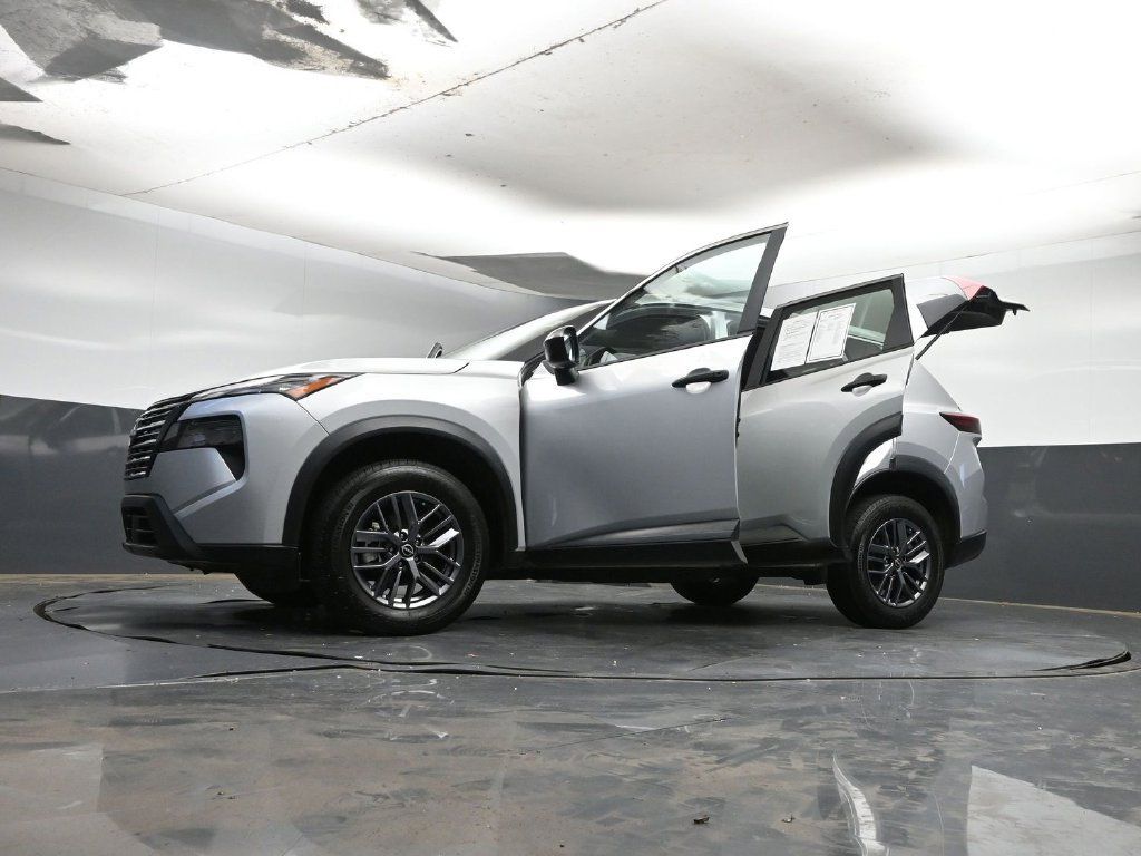 Used 2024 Nissan Rogue S AWD/4WD image 37