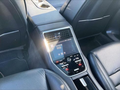 Used 2021 Porsche Panamera image 36