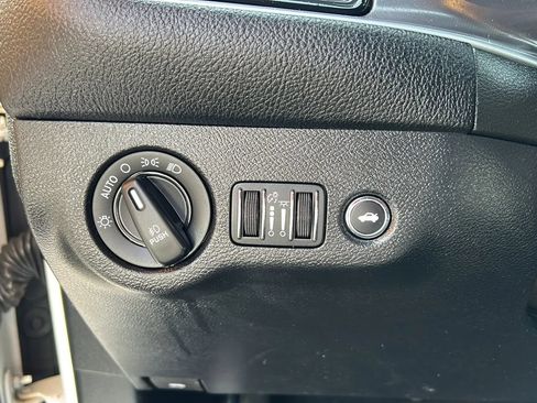 Used 2019 Dodge Challenger SXT w/ Driver Convenience Group RWD image 28
