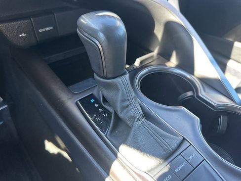 Used 2024 Toyota Camry SE image 16