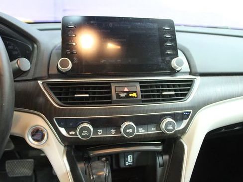 Used 2018 Honda Accord Touring image 17
