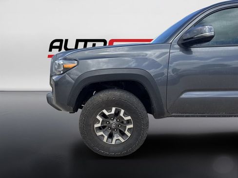 Used 2022 Toyota Tacoma TRD Off-Road w/ Technology Package AWD/4WD image 9