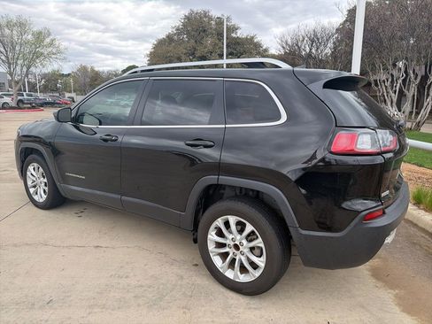 Used 2019 Jeep Cherokee Latitude w/ Popular Appearance Group image 4