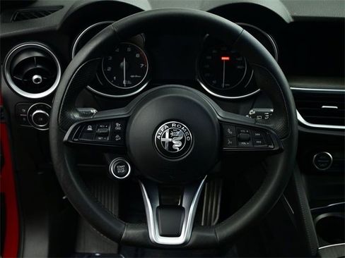 Used 2022 Alfa Romeo Stelvio Ti image 3