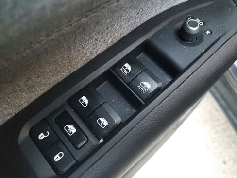 Certified 2024 Jeep Compass Sport image 18