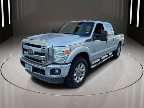 Used 2016 Ford F250 Lariat w/ Lariat Interior Package image 2