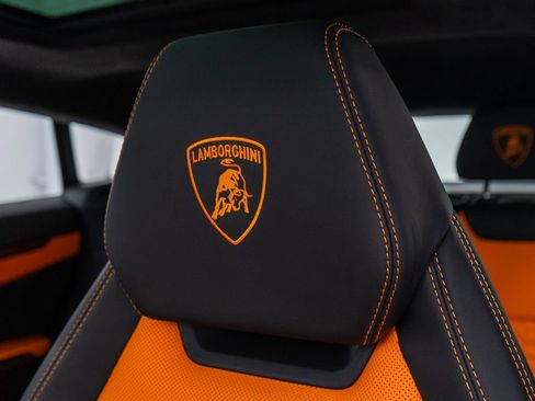Used 2022 Lamborghini Urus AWD/4WD image 17