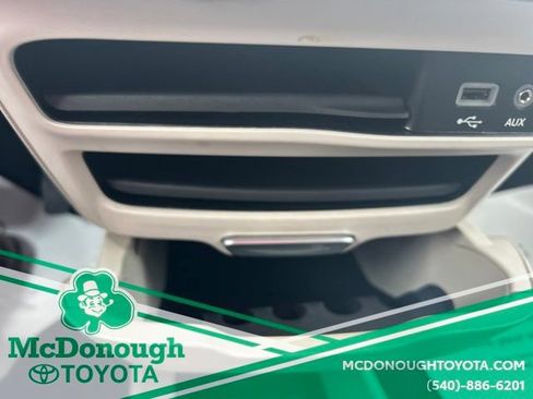 Used 2020 Chrysler Pacifica Touring-L FWD image 13