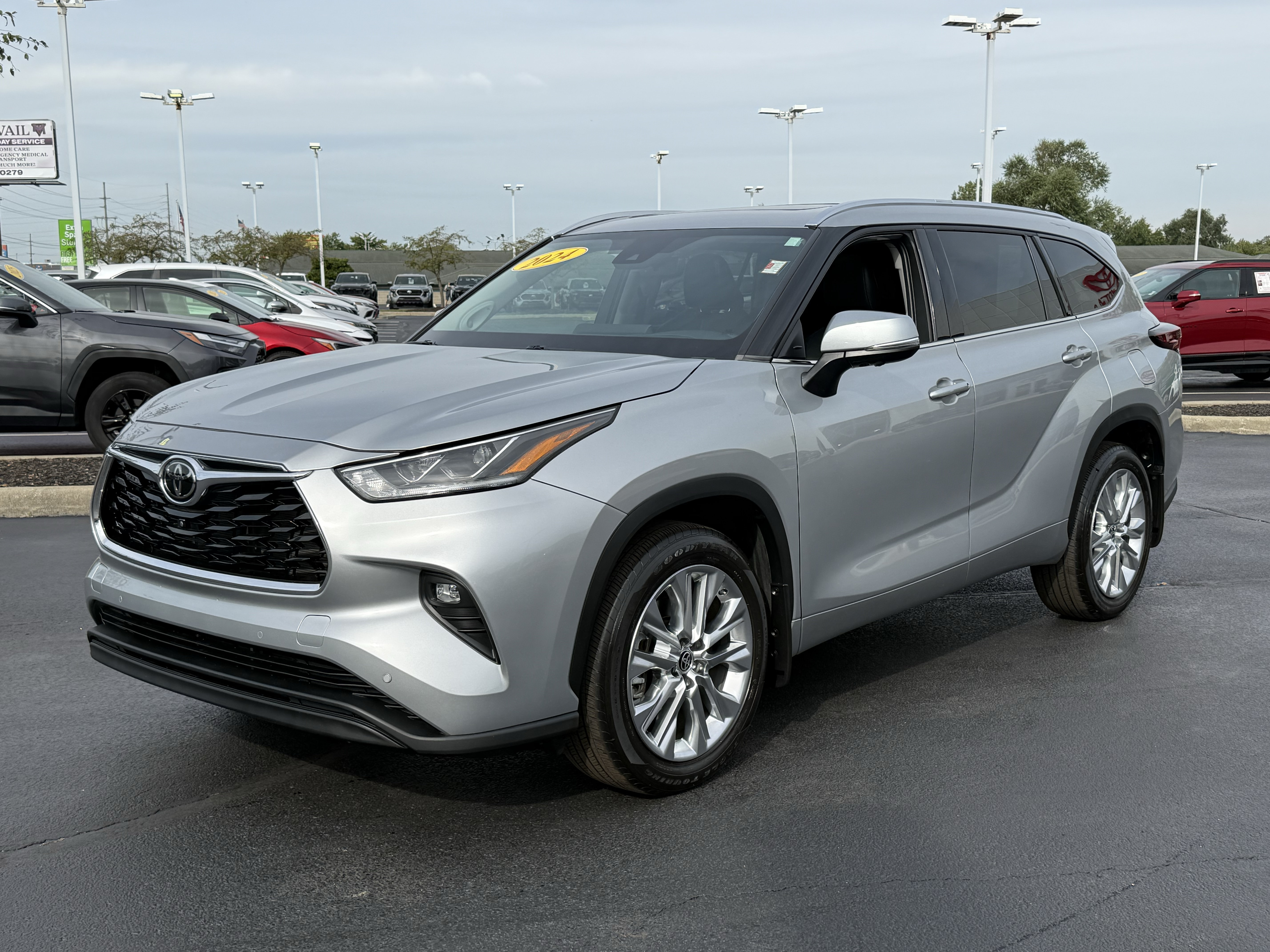 Used 2024 Toyota Highlander Limited AWD/4WD image 5