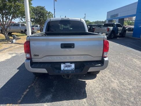 Used 2017 Toyota Tacoma TRD Sport w/ Tow Package (A/T) AWD/4WD image 4