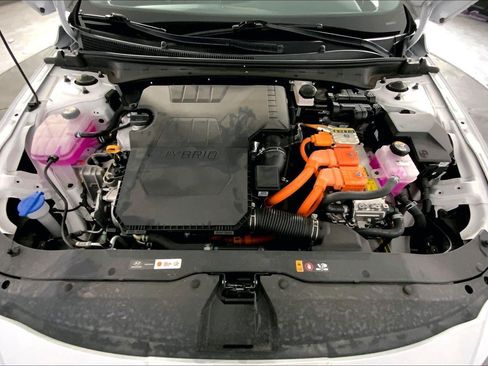 Used 2025 Hyundai Elantra Limited FWD image 10