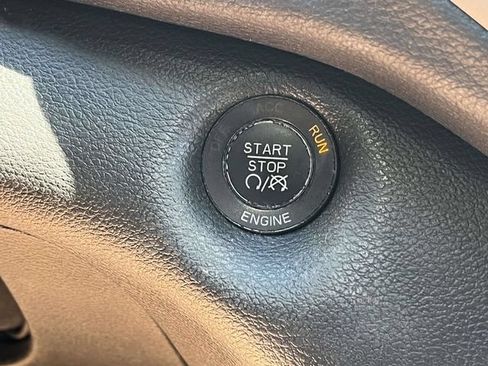 Used 2014 Jeep Cherokee Limited w/ Technology Group FWD image 33
