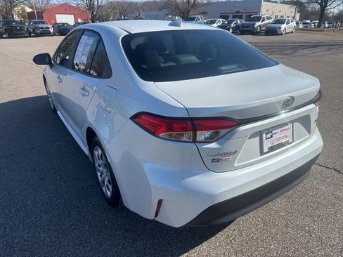 Used 2023 Toyota Corolla LE image 3