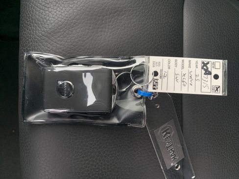 Used 2025 Volvo XC60 B5 Plus image 37